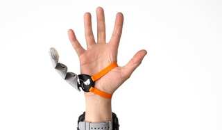 Scientists develop robotic ‘third thumb’ that can greatly boost human efficiency
