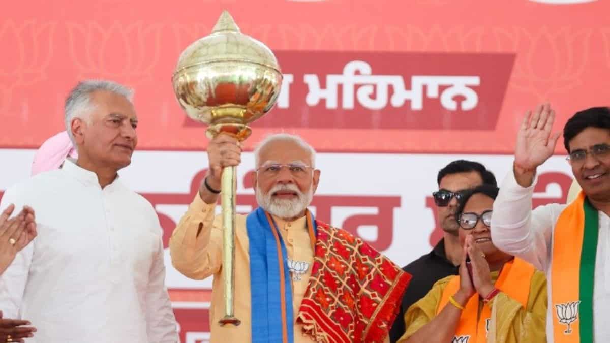 PM Modi holds seven meetings; reviews cyclone, heatwave situation in India PM Modi holds seven meetings; reviews cyclone, heatwave situation in India
