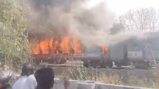 Watch | Fire engulfs three coaches of Taj Express in Southeast Delhi; no casualties reported