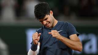 French Open: Carlos Alcaraz downs Stefanos Tsitsipas to set up semi-final showdown with Jannik Sinner