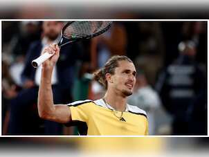 Alexander Zverev downs Alex De Minaur and returns to French Open semifinals