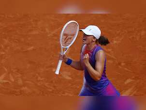 Iga Swiatek beats American Coco Gauff to reach third straight French Open final