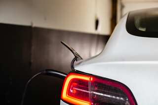 Europe accelerates efforts to attract EV battery manufacturers