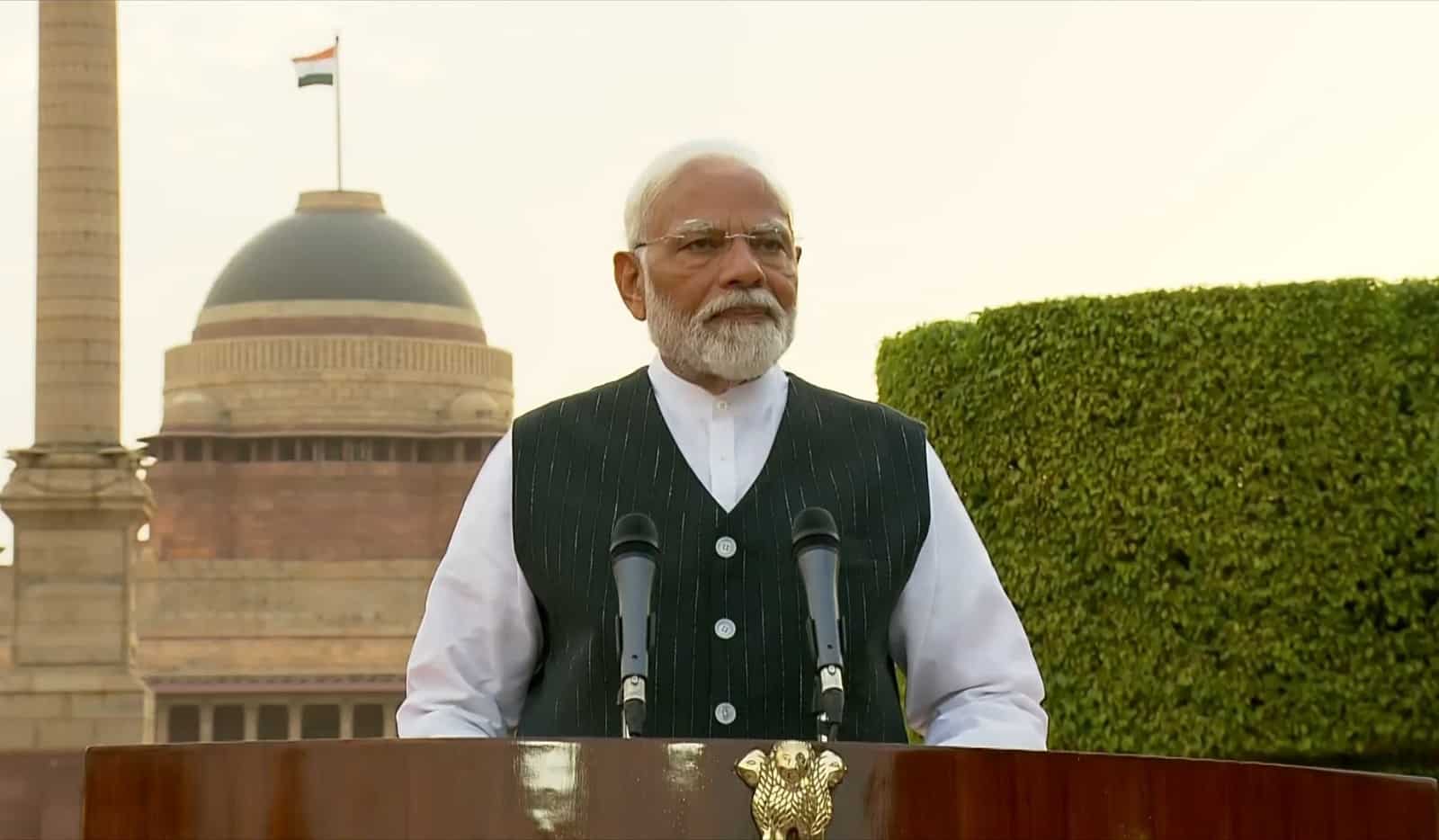 PM-designate Modi meets President Murmu, stakes claim to form government at centre