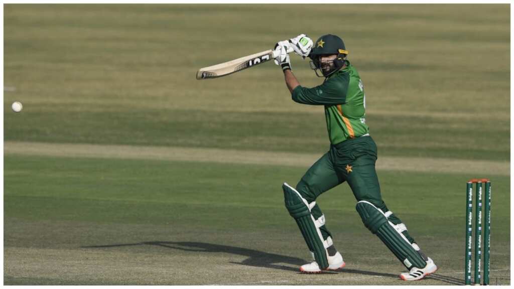 T20 WC: 'It appears he was wasting balls' - Former Pak captain questions Imad Wasim's slow knock vs India