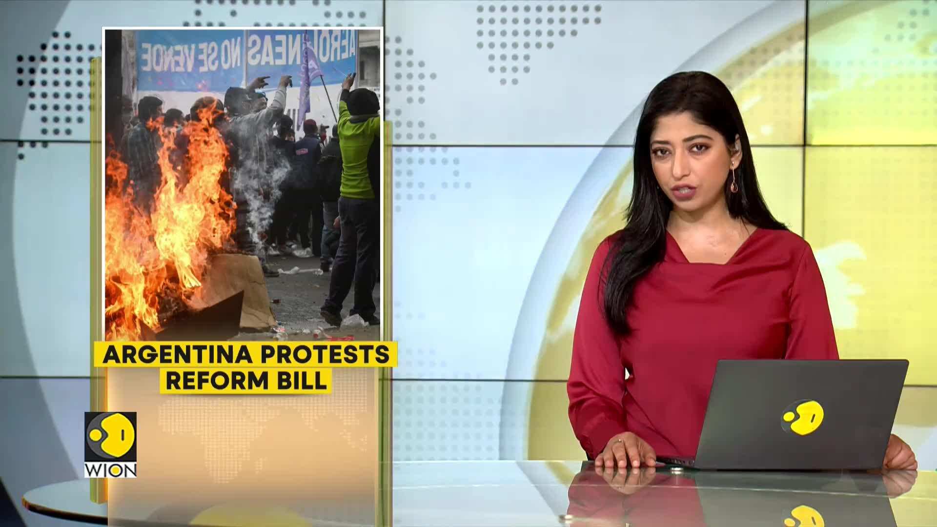 Argentina: Riots rage outside Argentine Congress | Protesters vs Cops ...