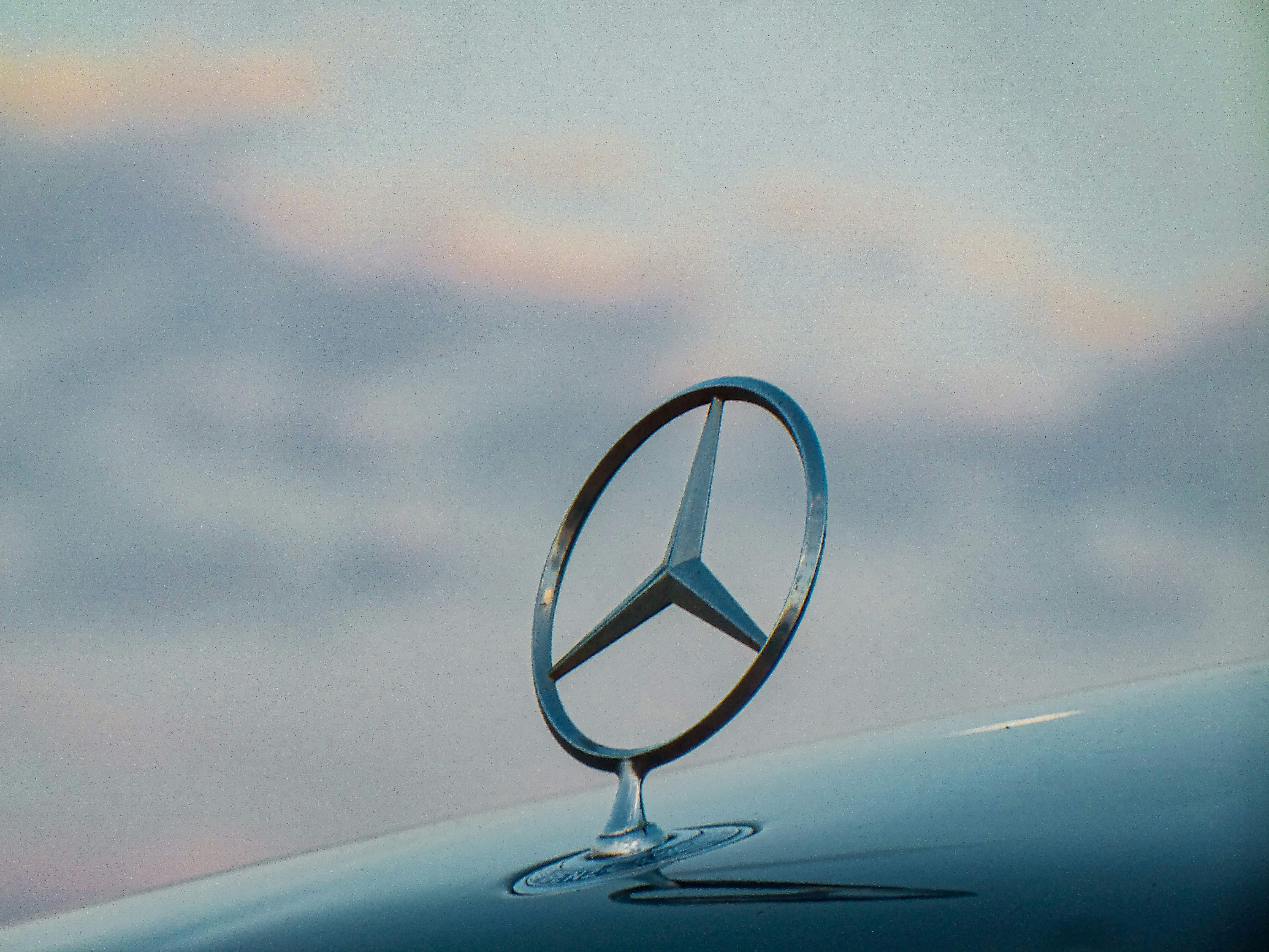 Mercedes-Benz repositions strategy amidst EV market challenges