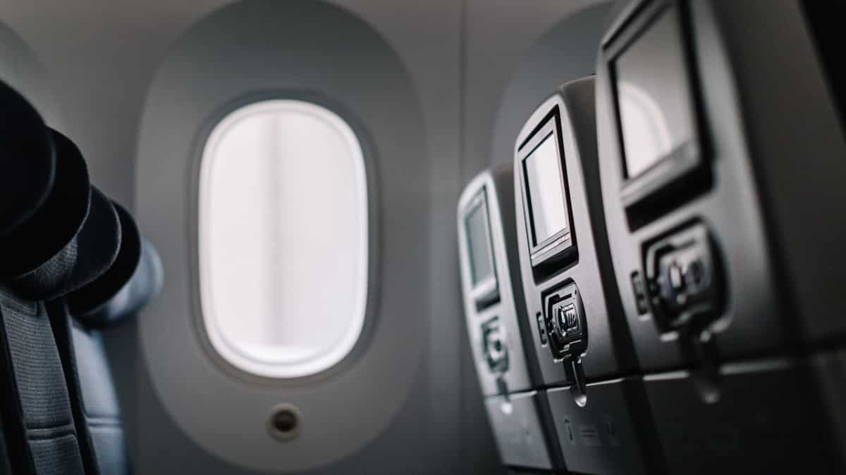 Drinking alcohol before dozing off on flights may have dire consequences. Here’s why Drinking alcohol before dozing off on flights may have dire consequences. Here’s why