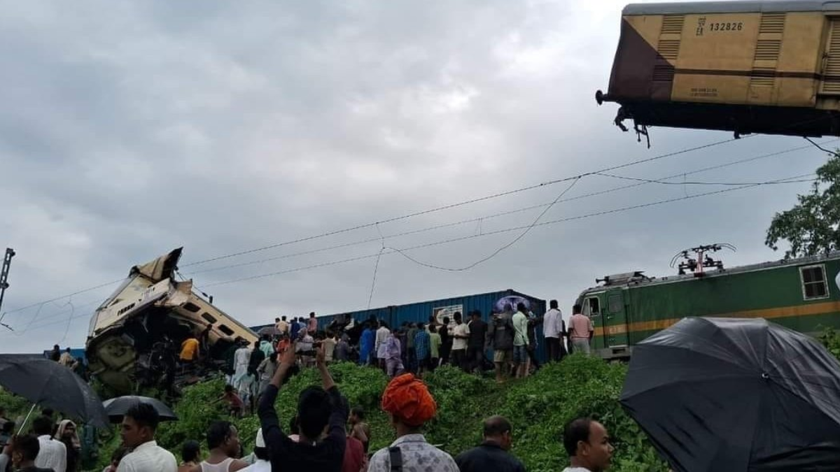 West Bengal train accident: Death toll rises to 15 after goods train collides with Kanchanjungha Express - India News News