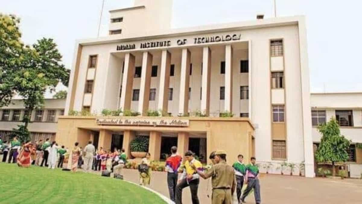 India: Third-year student at IIT Kharagpur, Devika Pillai, dies by suicide India: Third-year student at IIT Kharagpur, Devika Pillai, dies by suicide