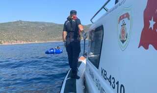 Greek coastguard threw migrants into sea after tying their hands: Report