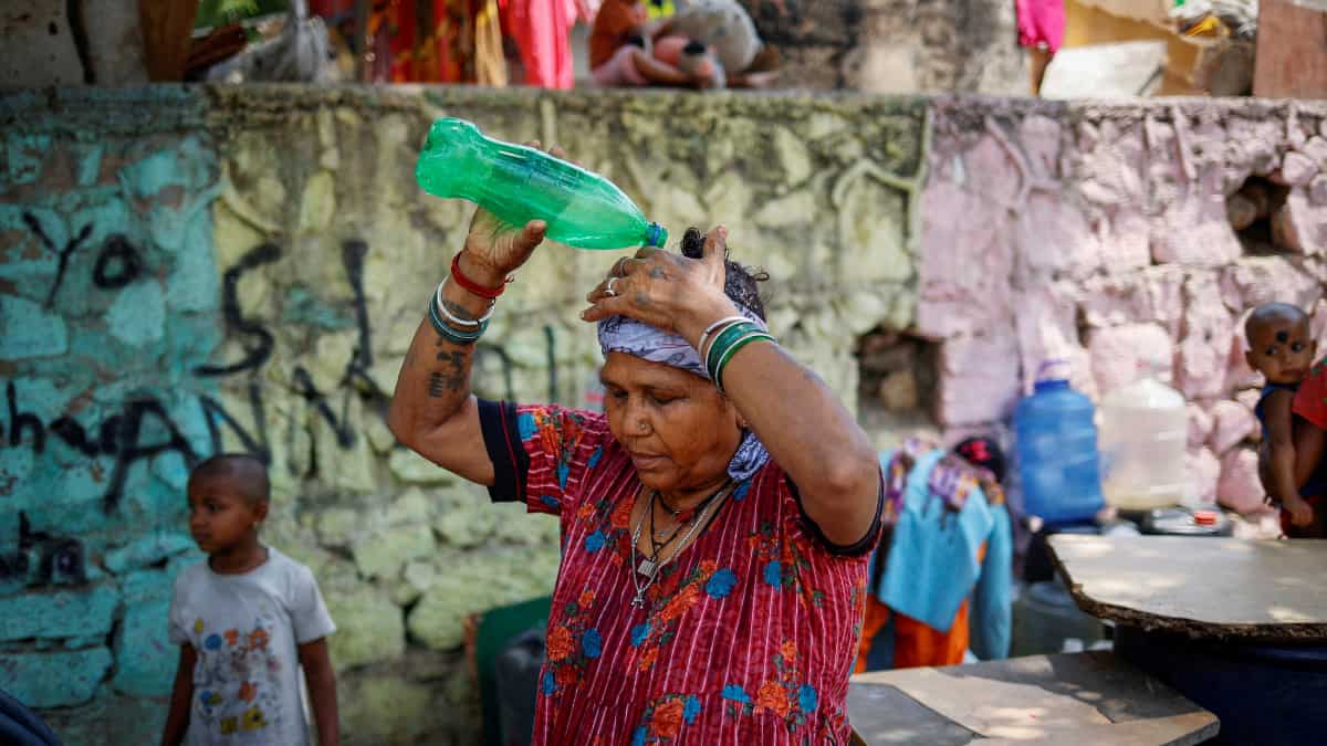 Heatwaves sizzle India: Delhi feels like 50 degrees, Nainital swelters; slight relief expected soon Heatwaves sizzle India: Delhi feels like 50 degrees, Nainital swelters; slight relief expected soon