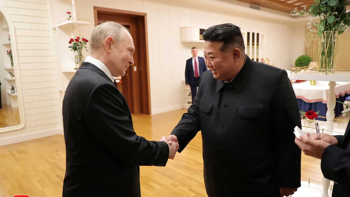 Putin signs new strategic treaty with N Korea, invites Kim to visit Moscow