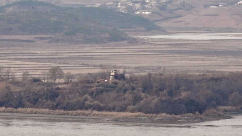 South Korea fired warning shots after North Korean soldiers crossed the border again: Seoul