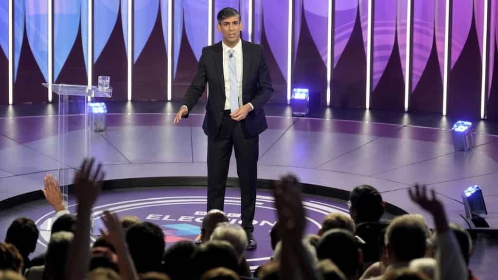 Sunak hints at tough penalties for young Britons avoiding National Military Service