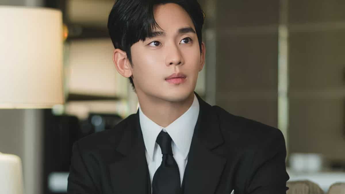 Korean actor Kim Soo-hyun's secret to perfect glass skin revealed! Check out his skincare routine Korean actor Kim Soo-hyun's secret to perfect glass skin revealed! Check out his skincare routine