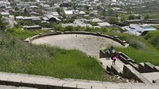 Six policemen and priest killed as gunmen open fire at synagogue and church in Russia' Dagestan