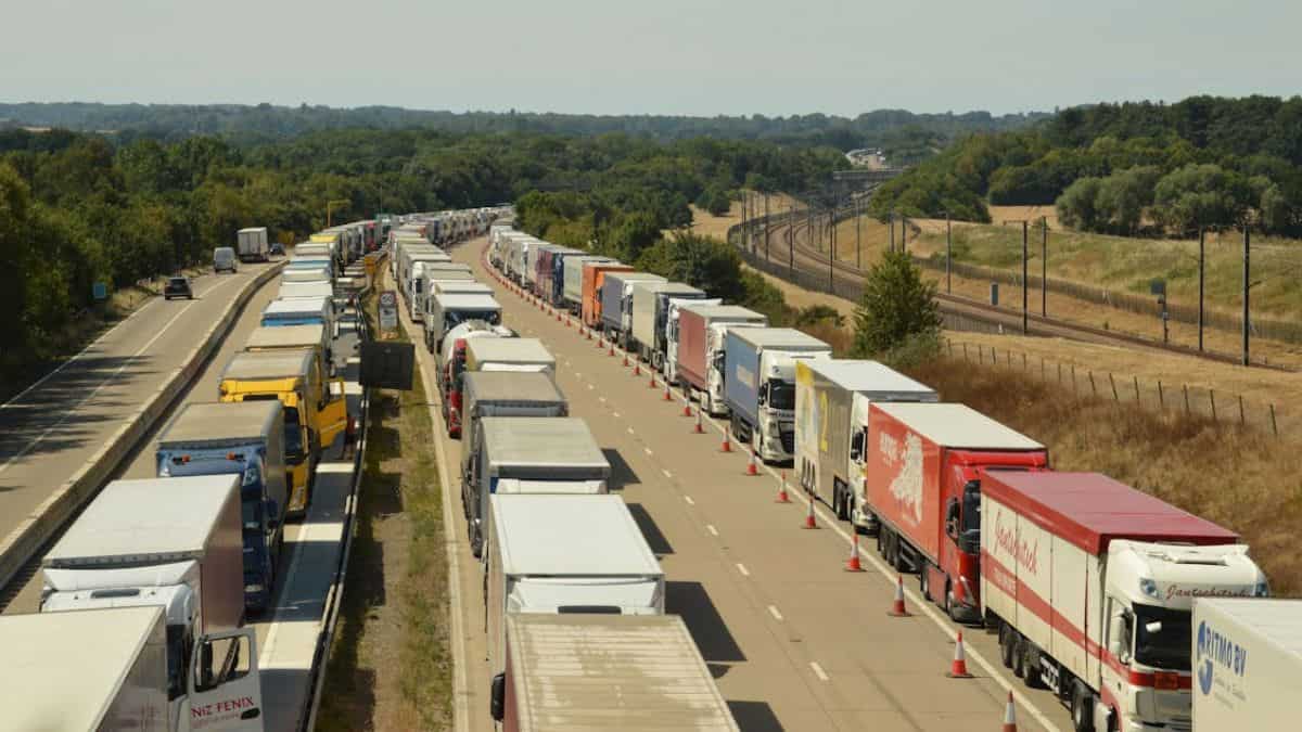 Japan to build 300-mile conveyor belt amid driver shortage due to ageing population