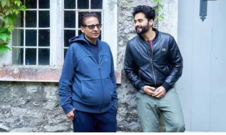 Vashu and Jackky Bhagnani's firm owes Rs 33 lakh to Mission Raniganj director: Report Vashu and Jackky Bhagnani's firm owes Rs 33 lakh to Mission Raniganj director: Report