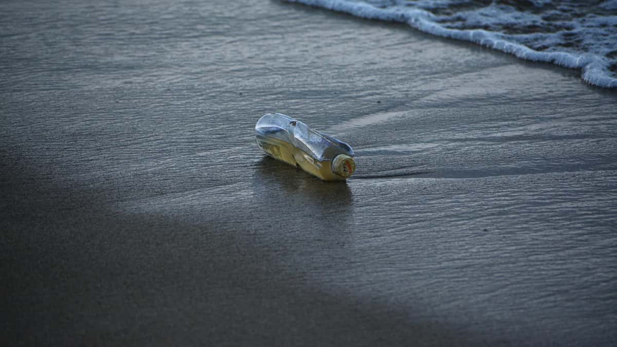 Sri Lanka: Four fishermen die after drinking unknown liquid from bottles found in sea