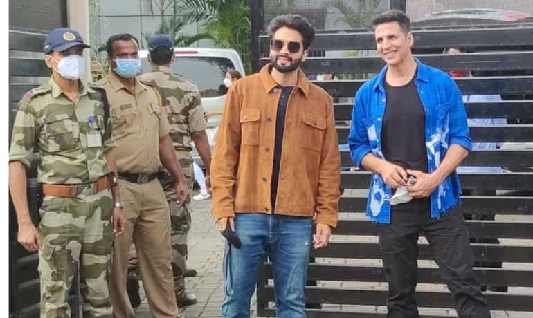 Akshay Kumar asked to hold his payment till whole cast and crew is paid, says Jackky Bhagnani Akshay Kumar asked to hold his payment till whole cast and crew is paid, says Jackky Bhagnani