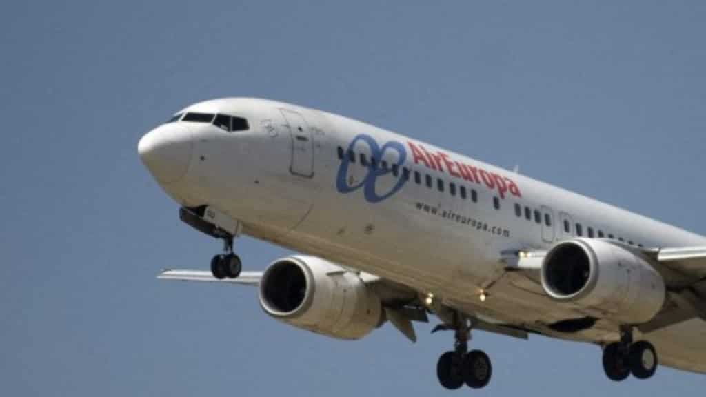 Passenger thrown into overhead bin as Air Europa flight encounters severe turbulence