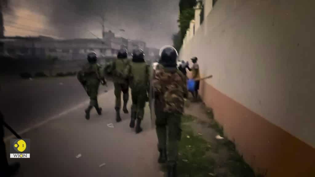 Kenya protests: Tear gas, stones and flames as Kenya protesters say 'Ruto must go!'