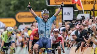 Mark Cavendish wins record 35th stage in Tour de France - WATCH
