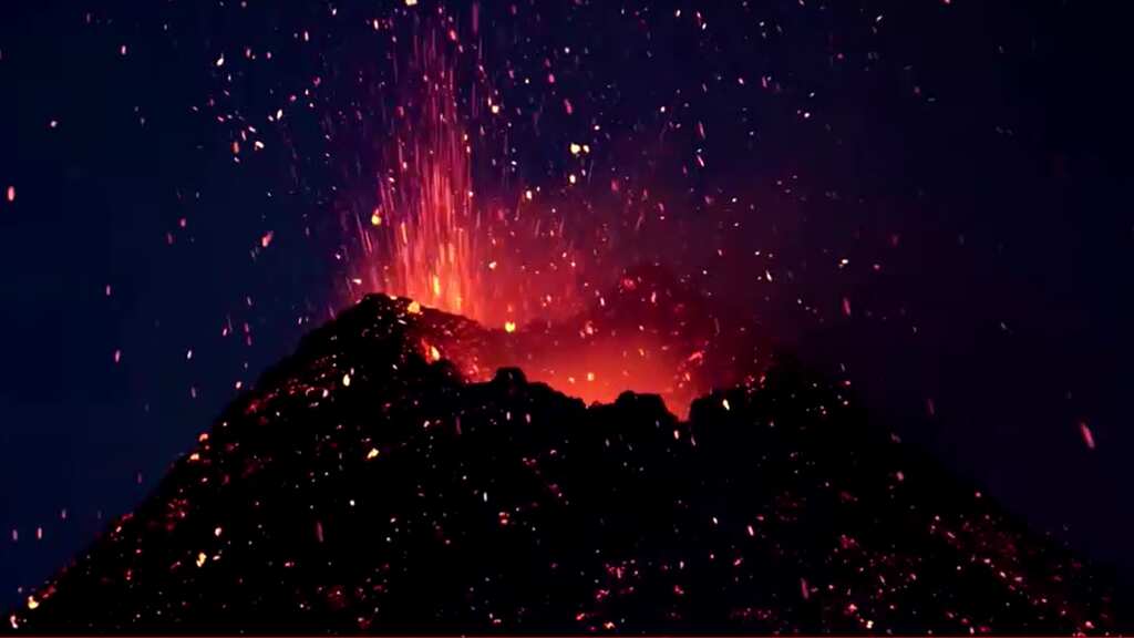 Voragine crater on Mount Etna wakes up after four years. Watch
