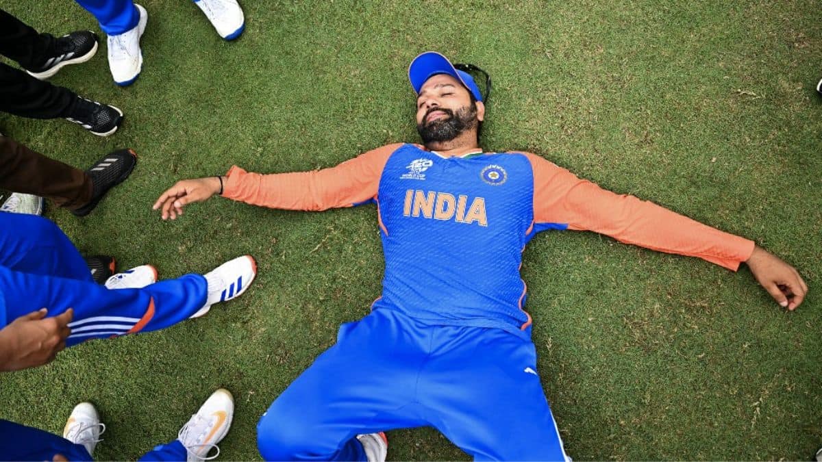 How mother’s love made Rohit Sharma blush upon arrival in Mumbai – WATCH