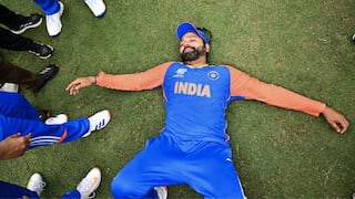 How mother’s love made Rohit Sharma blush upon arrival in Mumbai – WATCH