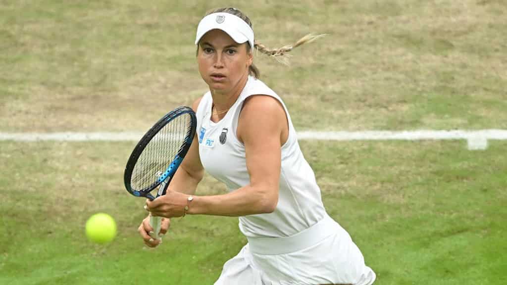 Yulia Putintseva crushes World No.1 Iga Swiatek's Wimbledon dream to reach fourth round