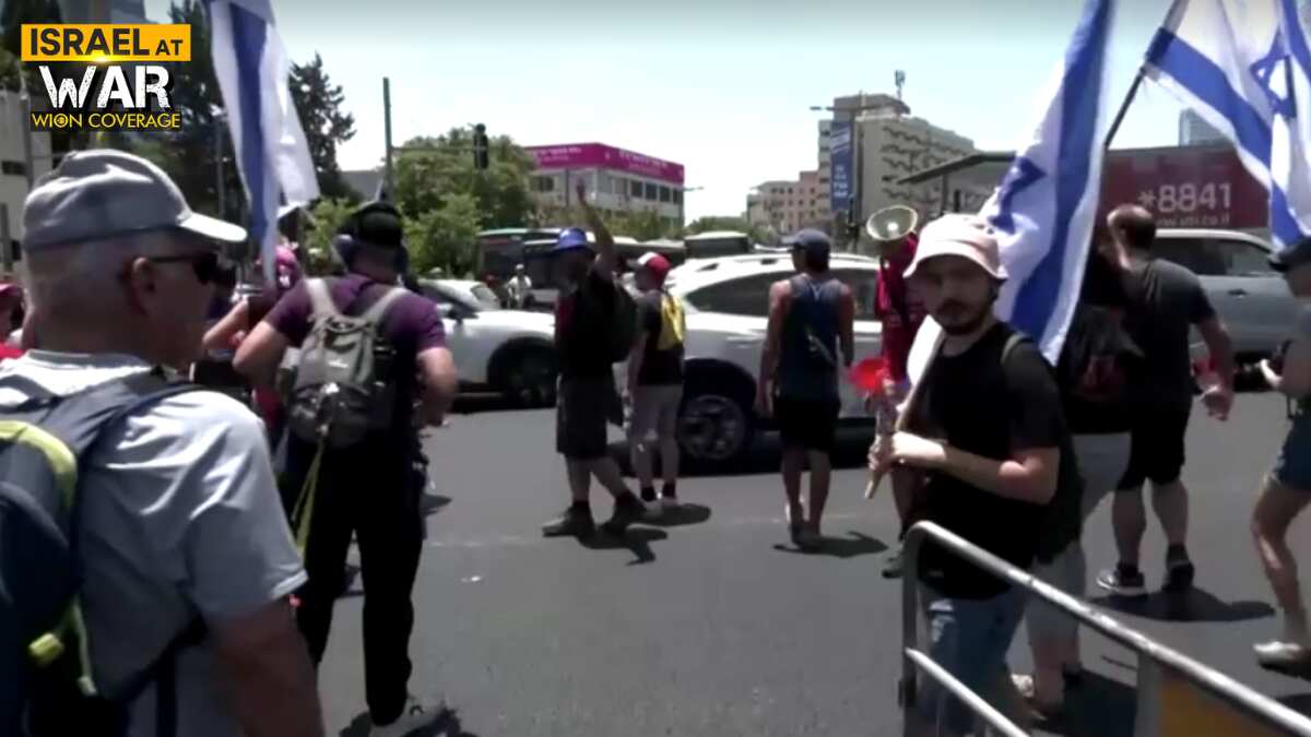 Gaza war: Hundreds of Israeli protesters push for truce deal, block roads in Tel Aviv