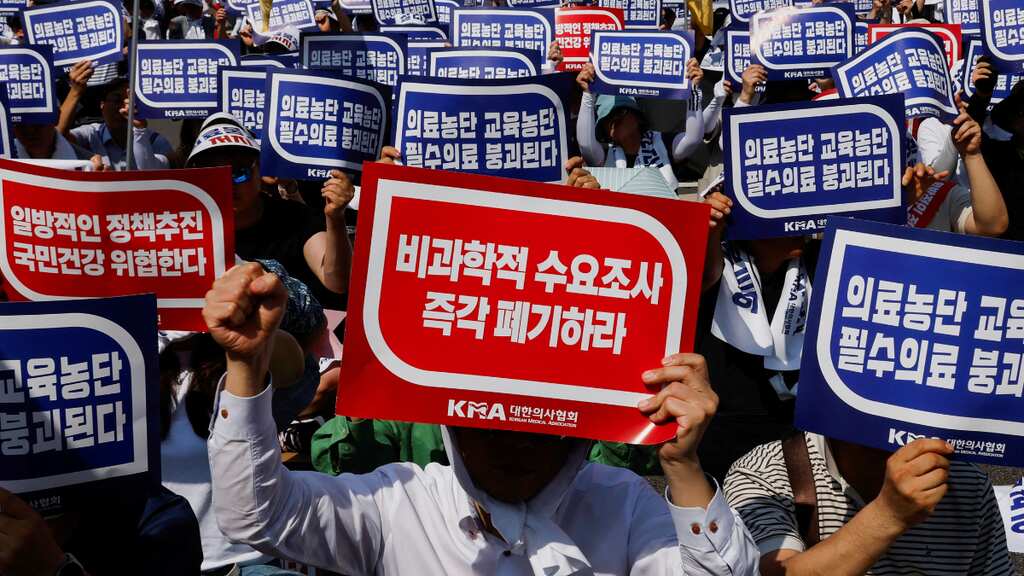 South Korea drops plan to suspend licenses of striking doctors