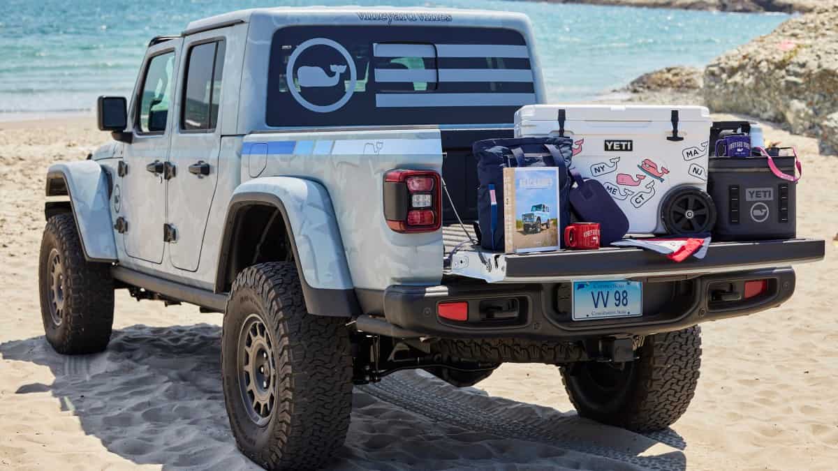 Jeep and Vineyard Vines join forces for an exclusive collection Jeep and Vineyard Vines join forces for an exclusive collection