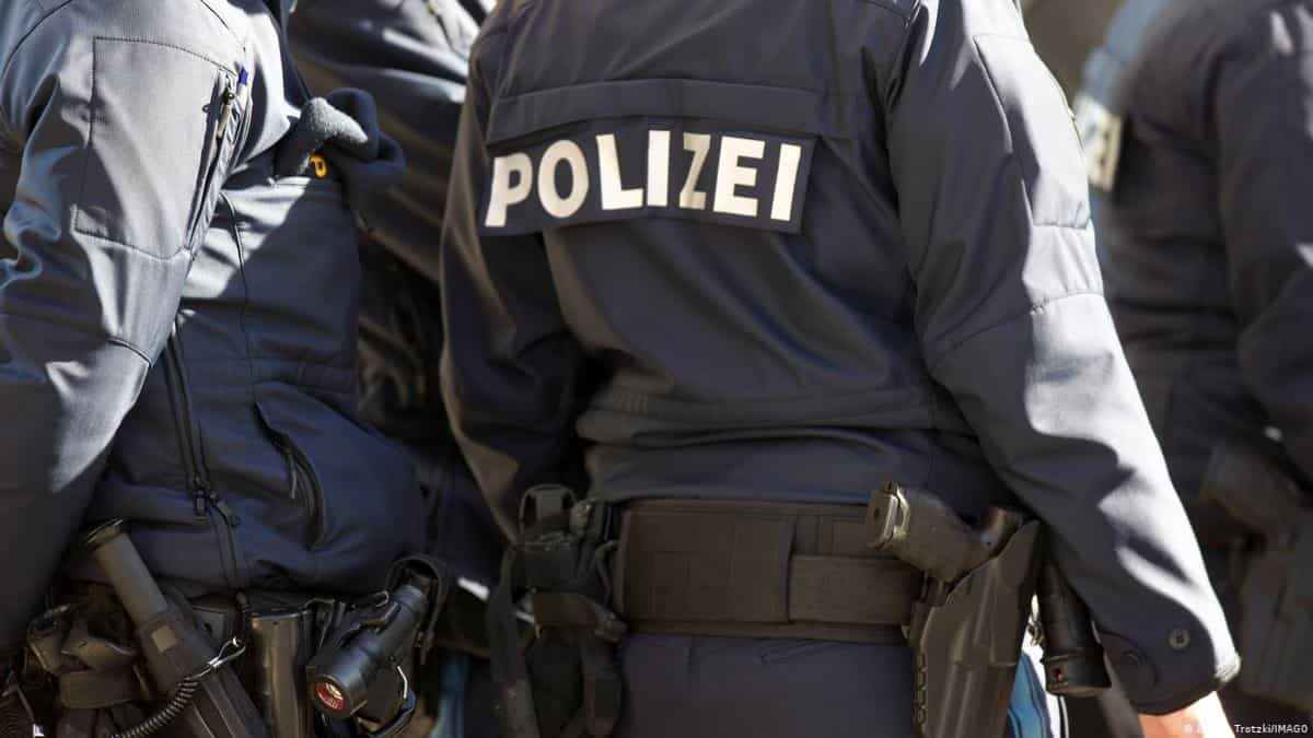 One killed following explosion, fire at building housing asylum seekers in Germany