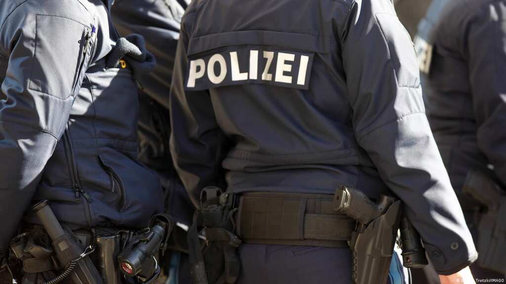 One killed following explosion, fire at building housing asylum seekers in Germany