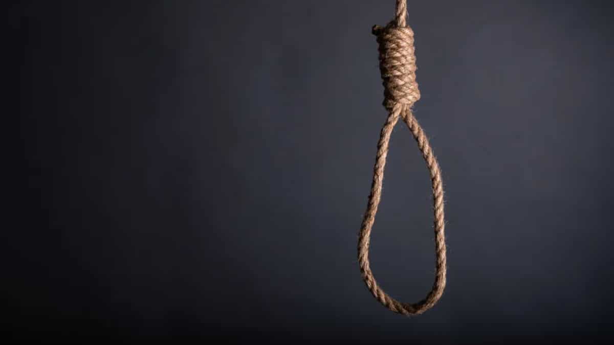Maharashtra woman strangles daughter, takes own life after fight with husband Maharashtra woman strangles daughter, takes own life after fight with husband