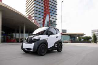 Acciona's Silence S04 is an electric urban NanoCar with removable batteries