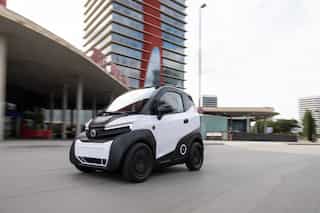 Acciona's Silence S04 is an electric urban NanoCar with removable batteries