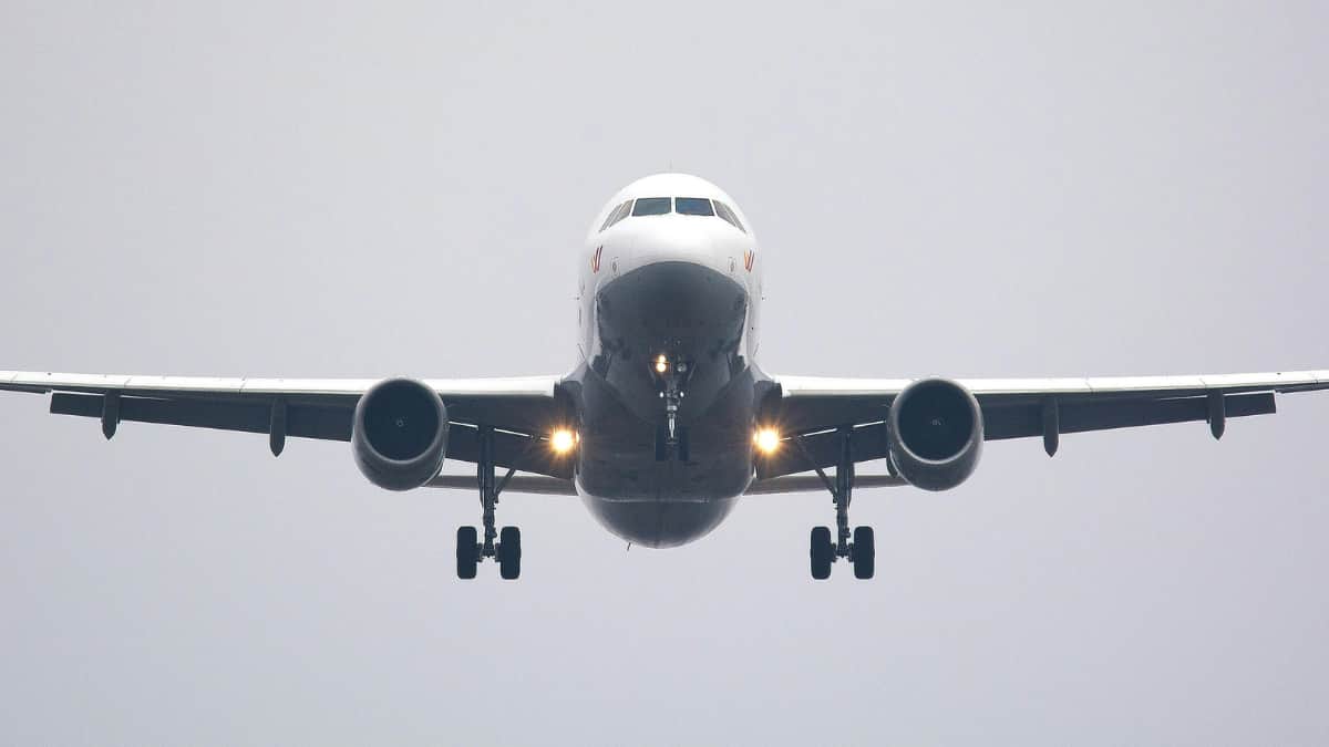 Airlines receive nearly 1000 hoax bomb threats this year till Nov 13