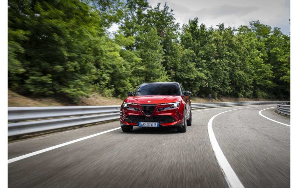 Alfa Romeo launches Junior VELOCE 280