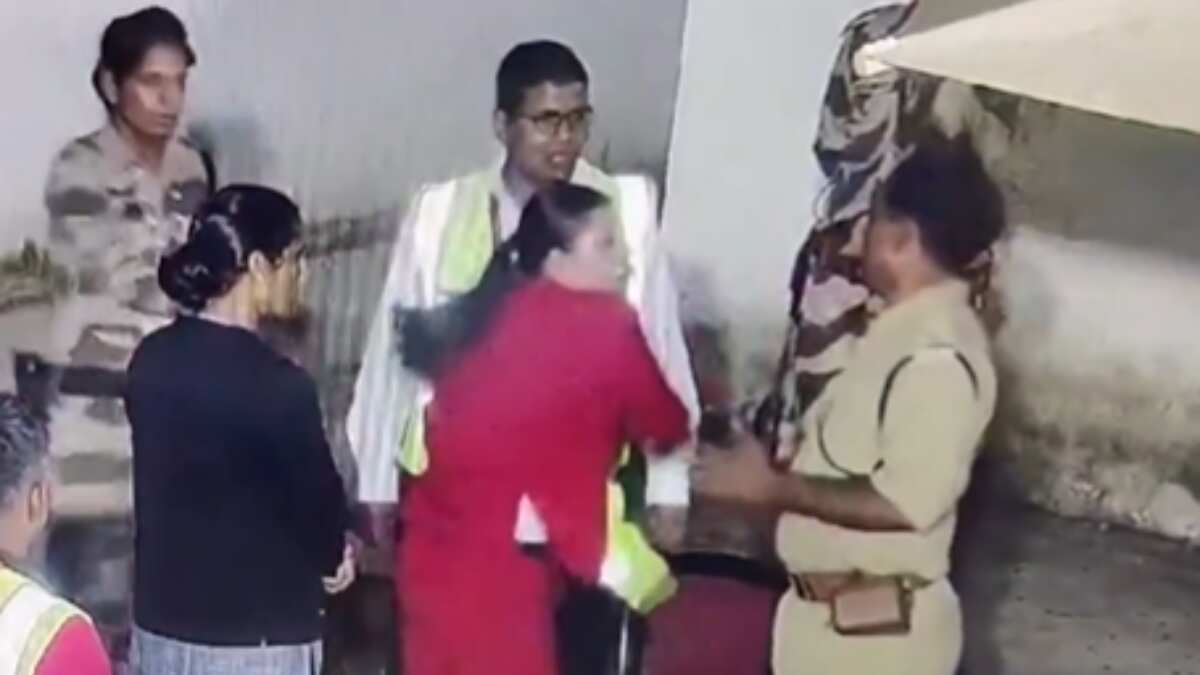 VIDEO: SpiceJet employee arrested for slapping cop; airline alleges...