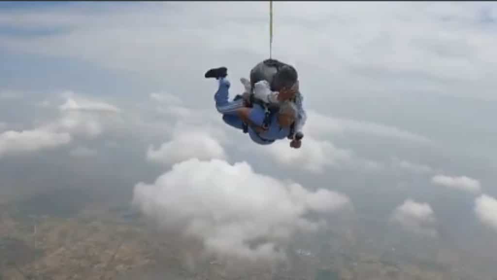 Indian minister skydives from plane to mark World Skydiving Day. Watch