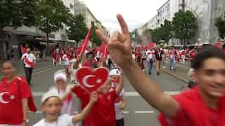 Germany: Bremen bans ‘silent fox’ hand gesture in classrooms over far-right symbolism controversy