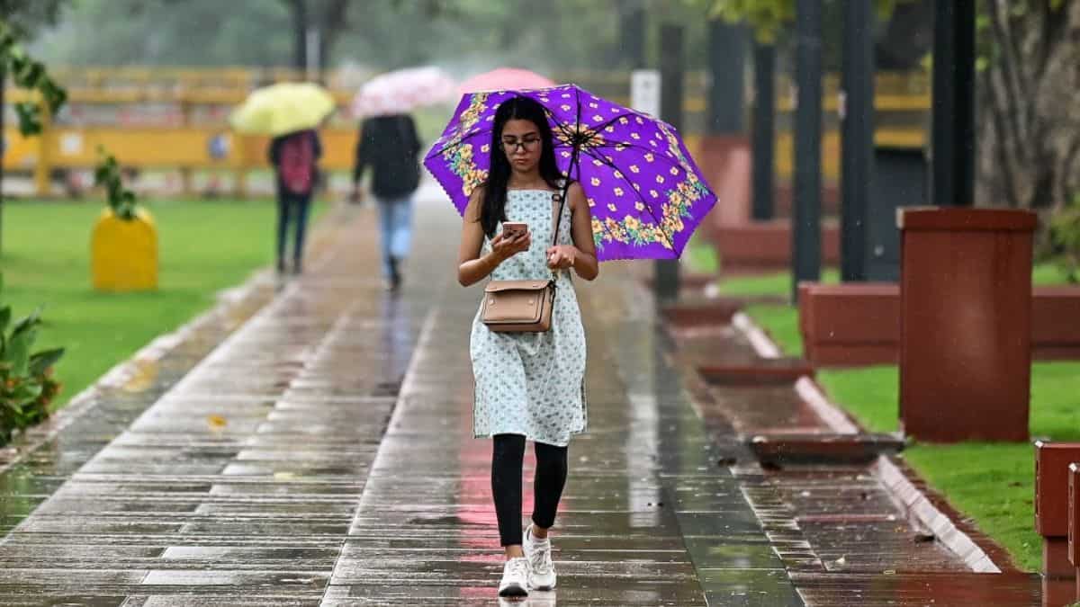 Monsoon Update: IMD forecasts rainy weekend for Delhi-NCR; light showers expected on Friday Monsoon Update: IMD forecasts rainy weekend for Delhi-NCR; light showers expected on Friday