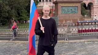 Pro-Kremlin singer holds protest outside US embassy