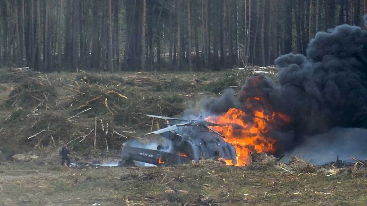 Russian military helicopter Mi-28 crashes, crew killed