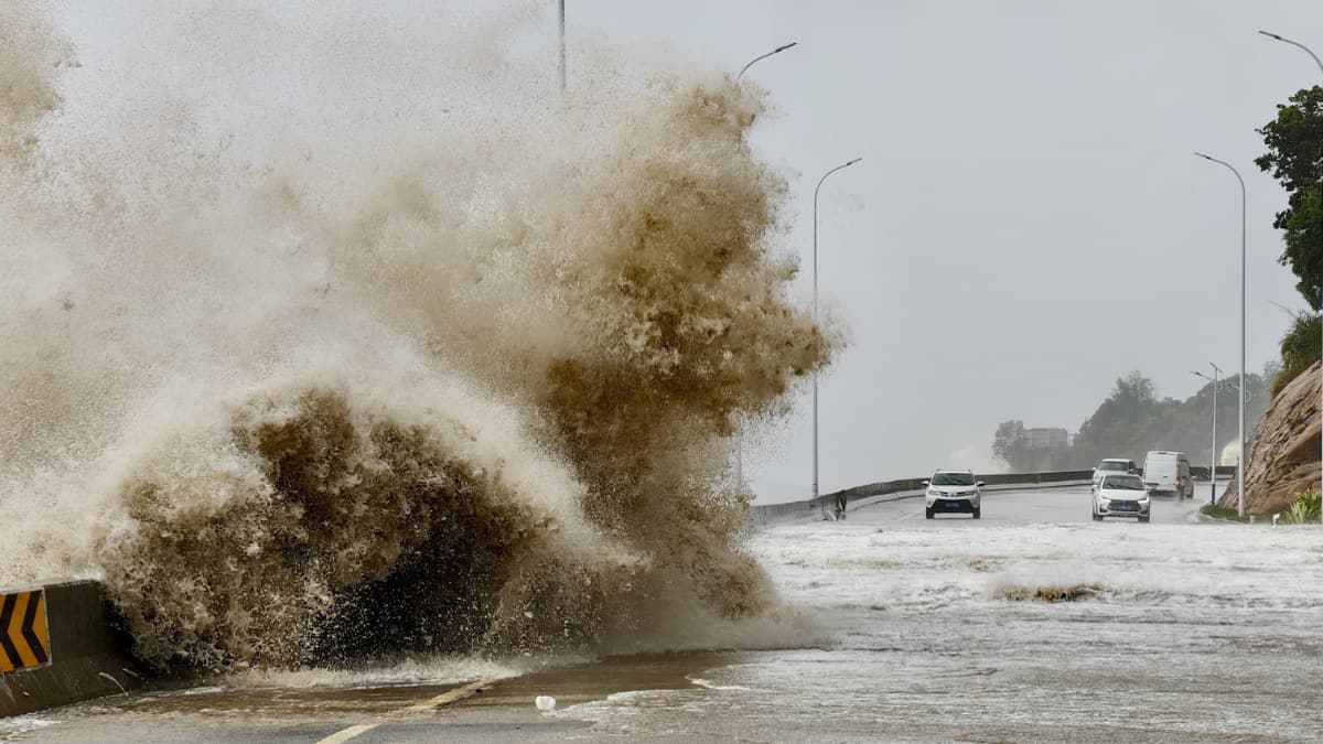 Typhoon Gaemi hits China, displaces nearly 300,000 in eastern region Typhoon Gaemi hits China, displaces nearly 300,000 in eastern region