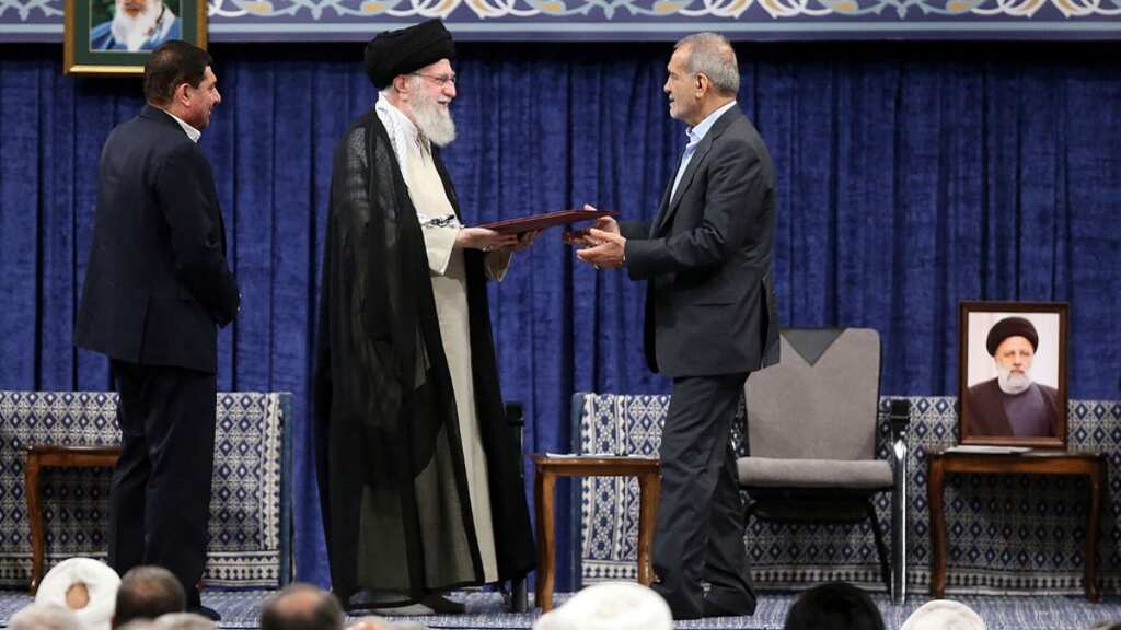 US claims Iran behind Trump campaign hack amid broad interference attempts